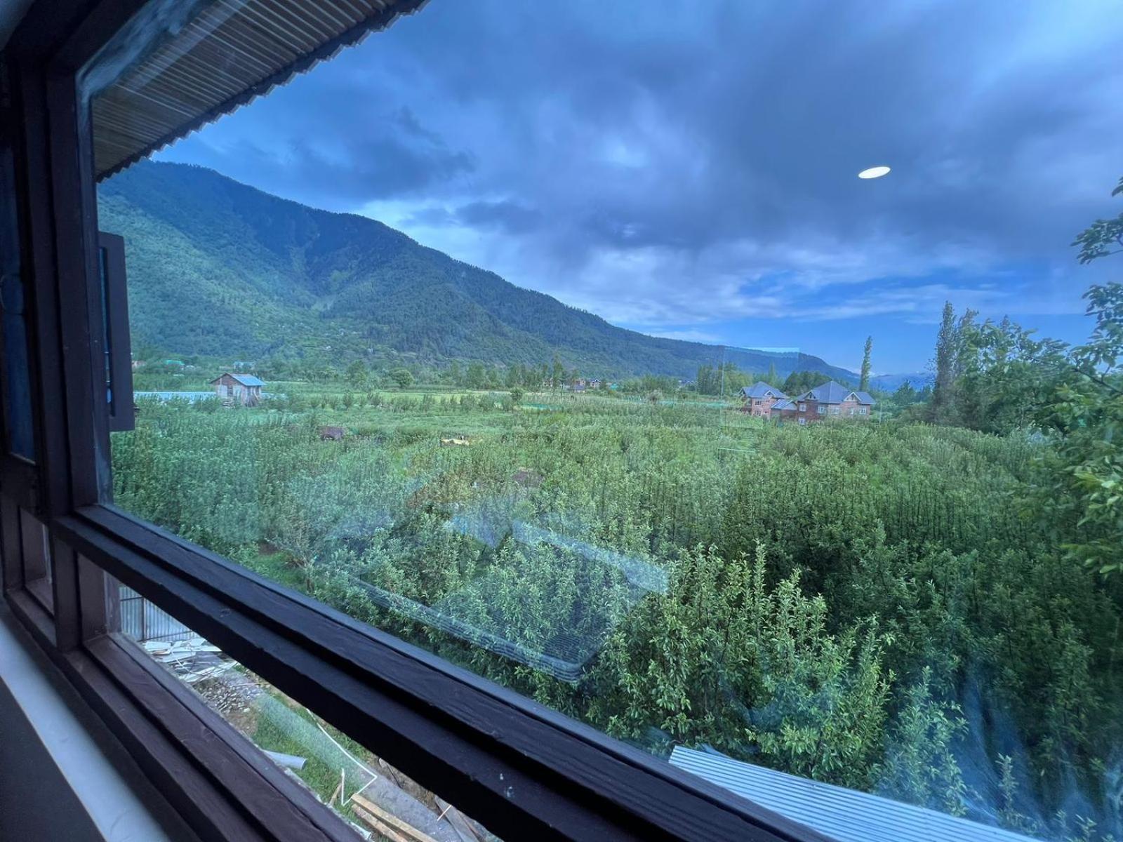 ホテル Mountain Orchard Retreat Pahalgām エクステリア 写真